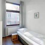 Apartment Tolstov - With 2 , 3 And 6 - 15 Min To Messe Dus And Old Town Dus Dusseldorf