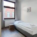 Tolstov - With 2 , 3 And 6 - 15 Min To Messe Dus And Old Town Dus * Dusseldorf