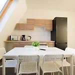 Tolstov - With 2 , 3 And 6 - 15 Min To Messe Dus And Old Town Dus Apartment