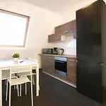Apartment Tolstov - With 2 , 3 And 6 - 15 Min To Messe Dus And Old Town Dus *