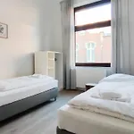 Apartment Tolstov - With 2 , 3 And 6 - 15 Min To Messe Dus And Old Town Dus Dusseldorf