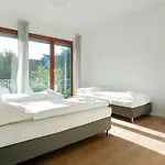 Tolstov - With 2 , 3 And 6 - 15 Min To Messe Dus And Old Town Dus Apartment