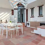 Tolstov - With 2 , 3 And 6 - 15 Min To Messe Dus And Old Town Dus Apartment