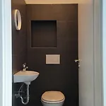 Tolstov - With 2 , 3 And 6 - 15 Min To Messe Dus And Old Town Dus Apartment