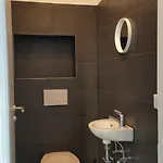 Tolstov - With 2 , 3 And 6 - 15 Min To Messe Dus And Old Town Dus Apartment
