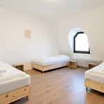 Tolstov - With 2 , 3 And 6 - 15 Min To Messe Dus And Old Town Dus Apartment Dusseldorf