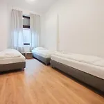 Tolstov - With 2 , 3 And 6 - 15 Min To Messe Dus And Old Town Dus Apartment Dusseldorf