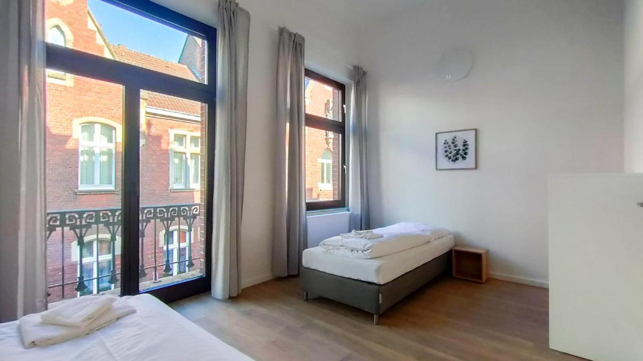 Tolstov - With 2 , 3 And 6 - 15 Min To Messe Dus And Old Town Dus Apartment *