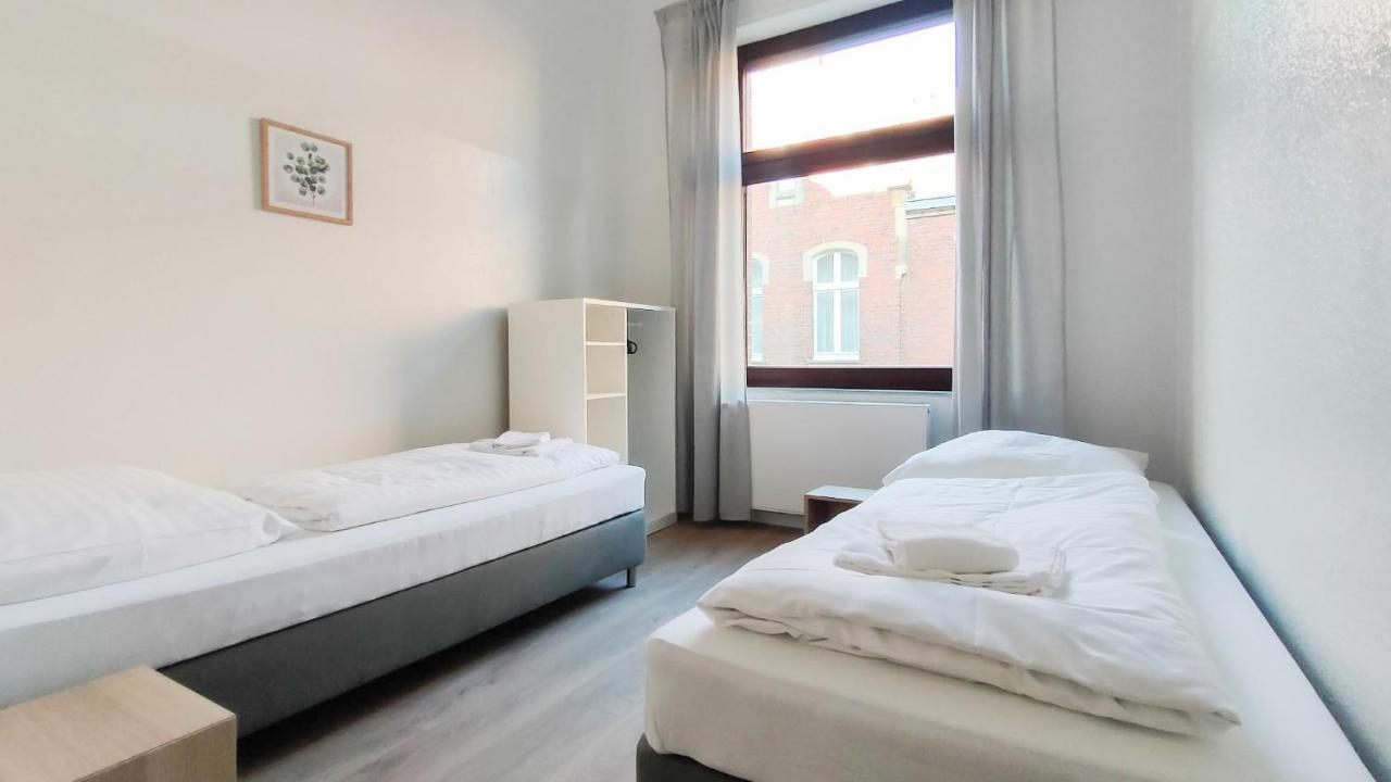 Apartment Tolstov - With 2 , 3 And 6 - 15 Min To Messe Dus And Old Town Dus Düsseldorf