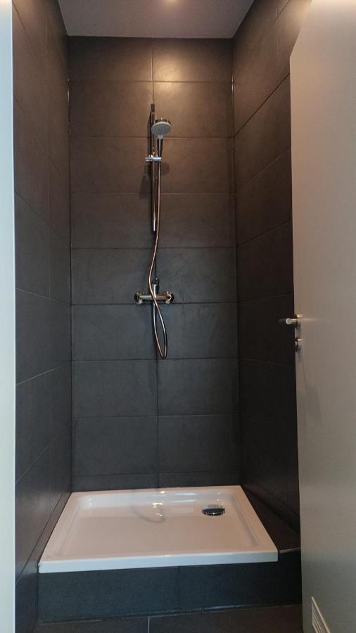 Tolstov - With 2 , 3 And 6 - 15 Min To Messe Dus And Old Town Dus *