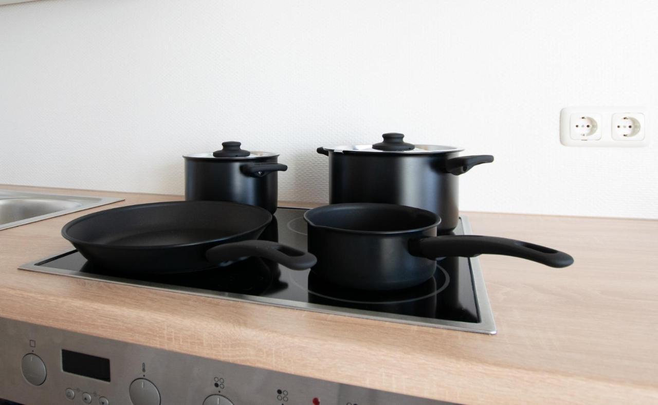 Tolstov - With 2 , 3 And 6 - 15 Min To Messe Dus And Old Town Dus Apartment