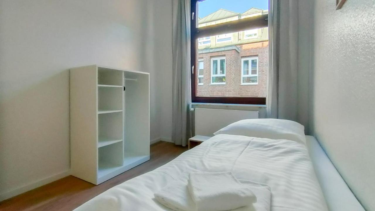 Tolstov - With 2 , 3 And 6 - 15 Min To Messe Dus And Old Town Dus Apartment *
