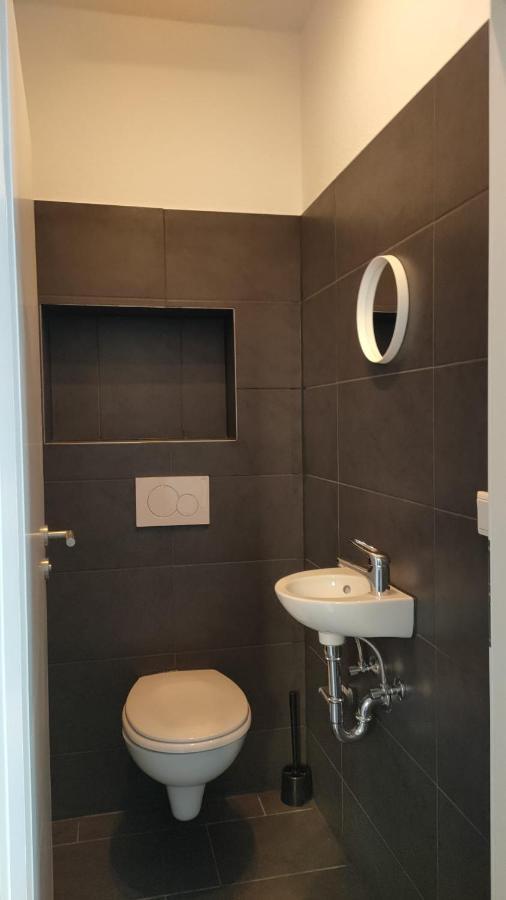 Tolstov - With 2 , 3 And 6 - 15 Min To Messe Dus And Old Town Dus Apartment