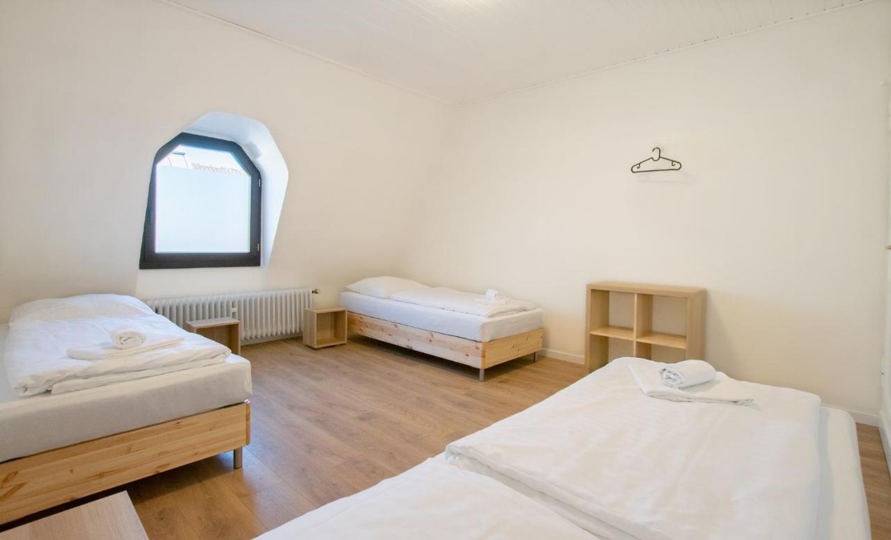 Tolstov - With 2 , 3 And 6 - 15 Min To Messe Dus And Old Town Dus