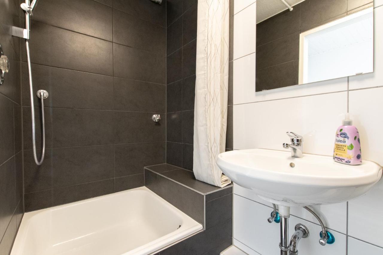 Tolstov - With 2 , 3 And 6 - 15 Min To Messe Dus And Old Town Dus