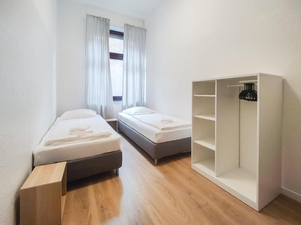 Tolstov - With 2 , 3 And 6 - 15 Min To Messe Dus And Old Town Dus Apartment *