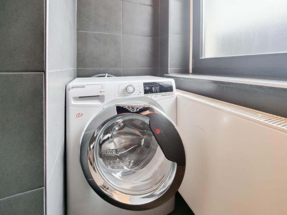 Tolstov - With 2 , 3 And 6 - 15 Min To Messe Dus And Old Town Dus Düsseldorf