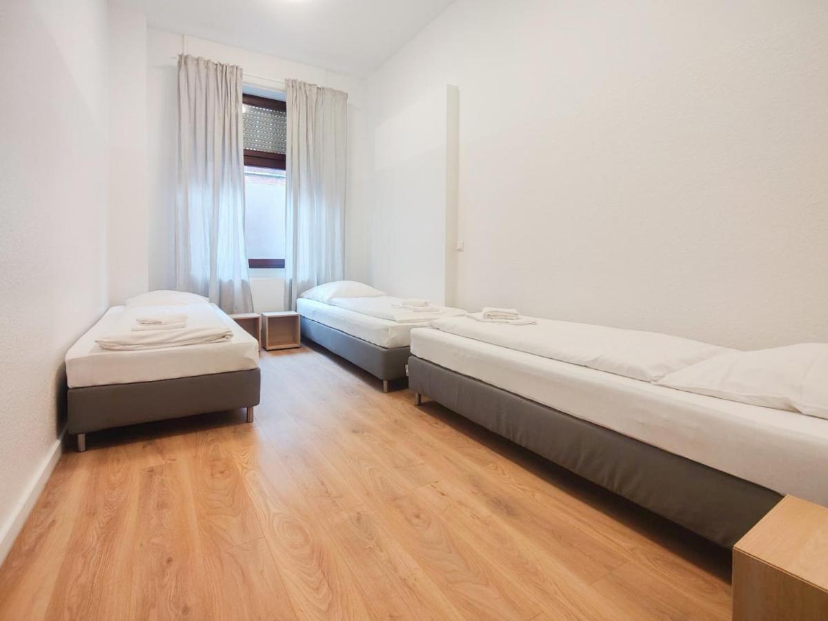 Tolstov - With 2 , 3 And 6 - 15 Min To Messe Dus And Old Town Dus Apartment Düsseldorf