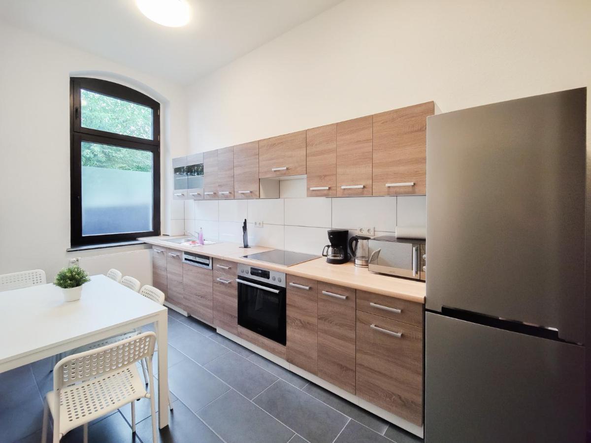 Tolstov - With 2 , 3 And 6 - 15 Min To Messe Dus And Old Town Dus